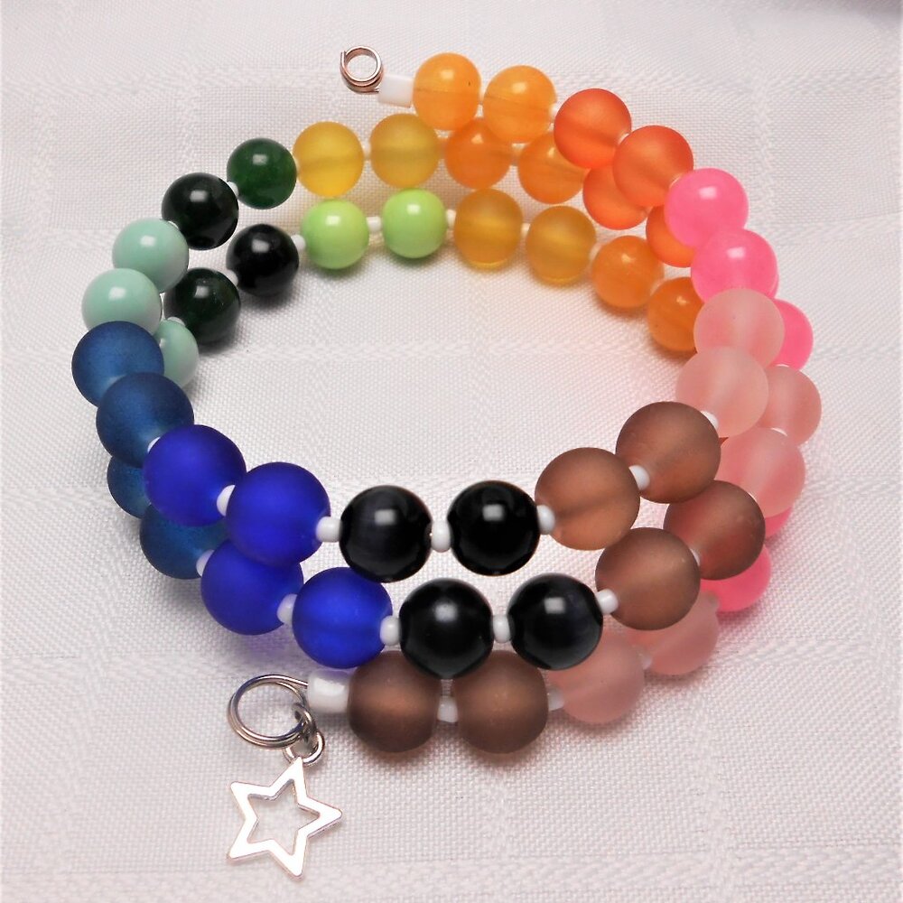 Handmade memory wire bracelet with frosted glass beads no 942